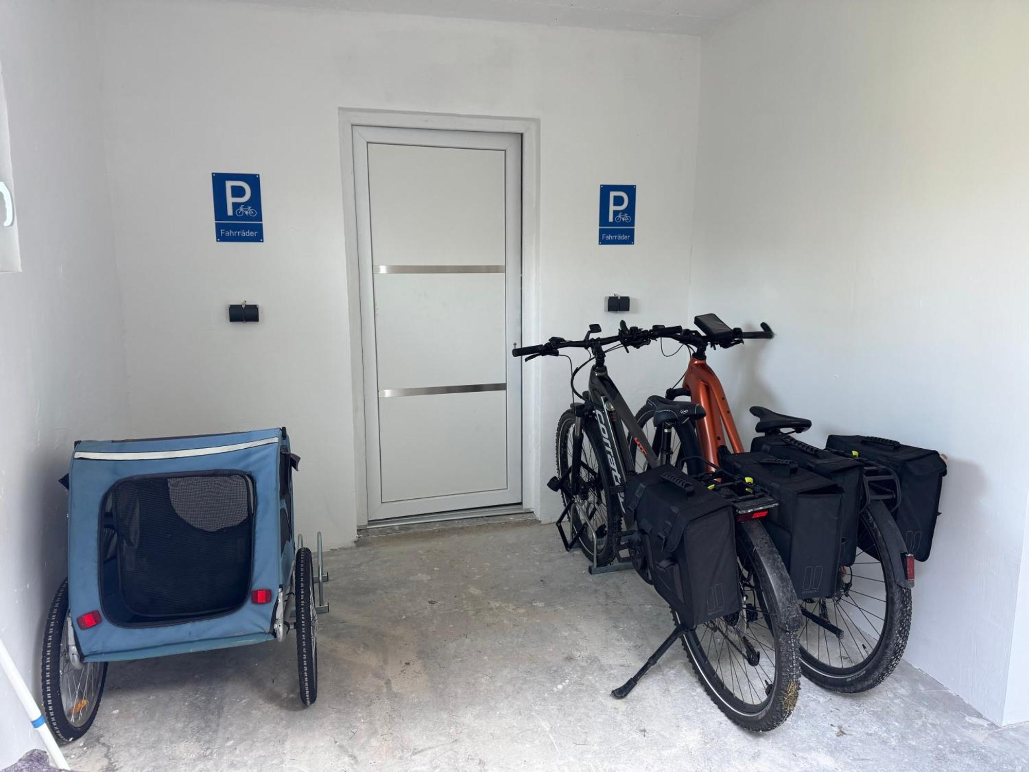 Ferienwohnung Am See Dillich - Ruhige Lage - Eigener Garten - Direkt Neben Einem Natursee Borken  エクステリア 写真